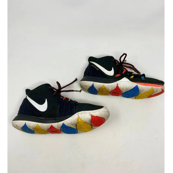 Nike Kyrie 5 x Friends Black‎ Basketball Sneakers - Picture 2 of 12